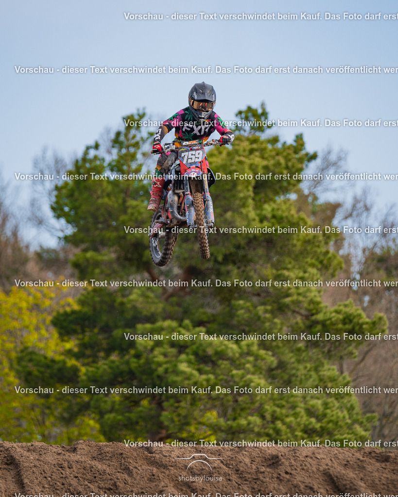 04_13_Bensdorf_85-1170 | Sportfotografin aus Berlin-Brandenburg mit Fokus auf Motocross. Ich halte deine sportliche Leistung und echte Emotionen auf und neben der Strecke professionell fest. Entdecke die Fotos von deinem Rennen und bestelle sie direkt hier im Shop.