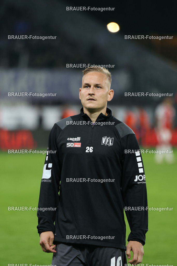 Rot-Weiss Essen - VFL Osnabrück | Essen, Deutschland, 17.09.2025 Kai Pröger (VFL Osnabrück) schaut während des 3.Liga Spiels zwischen  Rot-Weiss Essen und VFL Osnabrück am 17.09.2025 im Stadion an der Hafenstraße in Essen. (Foto von Timo Bluhmki-Schmidt/Brauer Fotoagentur