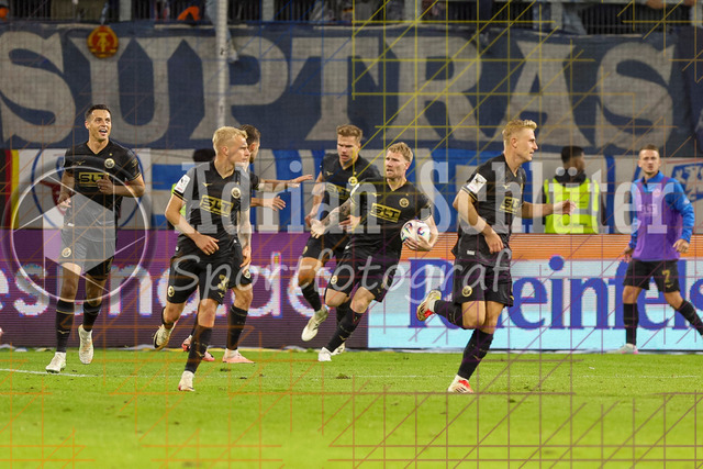 MSV Duisburg vs FC Hansa Rostock - 3. Liga | Duisburg, Deutschland, 03.10.25:   Cedric Harenbrock (FC Hansa Rostock) Torjubel, jubelt nach seinem Treffer zum 2:2 waehrend des Spiels der 3. Liga MSV Duisburg vs FC Hansa Rostock in der schauinsland-reisen-arena(Foto von Brauer-Fotoagentur / Adrian Schlueter)