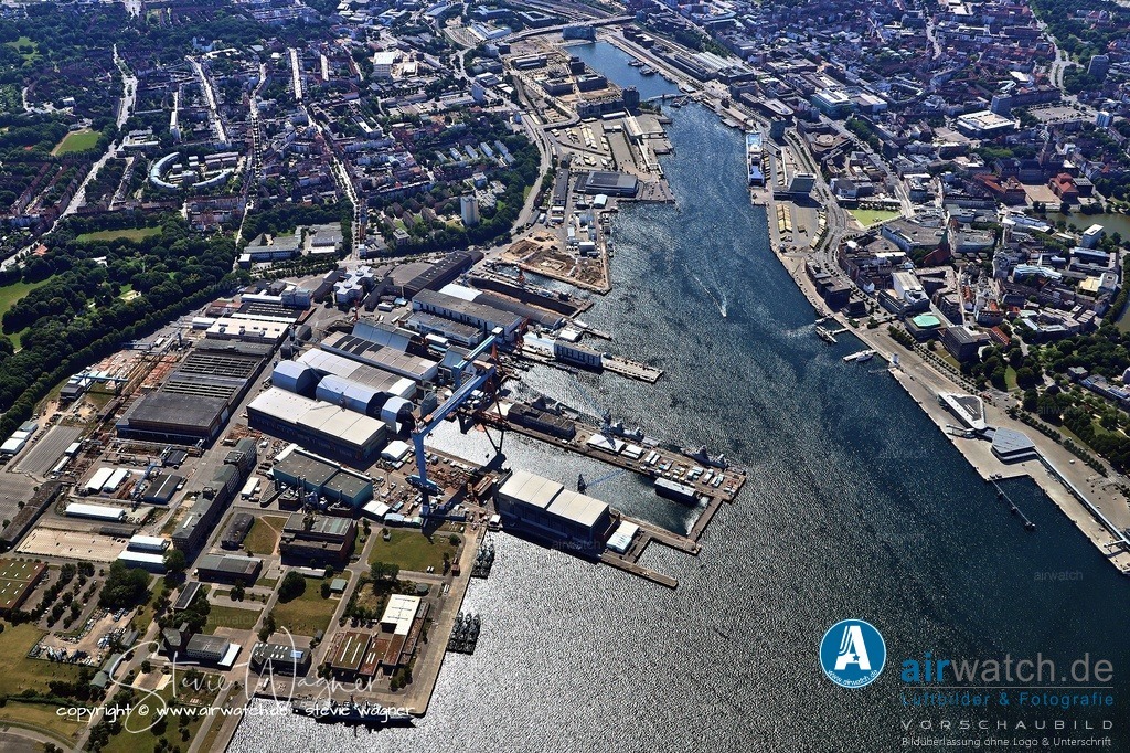 Luftbild Kiel Hafen - Nach 1945 | Nach 1945 wurden weite Teile der Werftanlagen demontiert; die Germaniawerft wurde fast vollständig abgerissen.