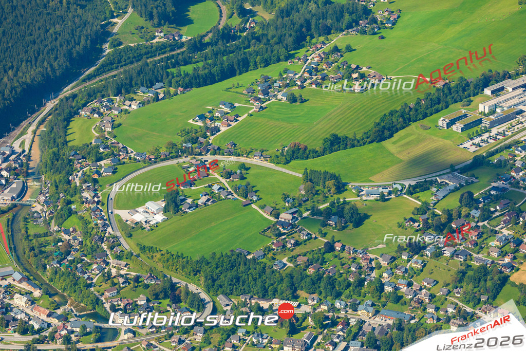 Luftaufnahme der Stadt Bad Aussee - Die Luftaufnahme wurde 2025 vom UL-Flugzeug heraus erstellt ( keine Drohne ) - Hochauflösende Luftaufnahme - für professionelle Ausdrucke geeignet. Die Geschenkidee !Mit Lizenz und Bildrechte bestellbar