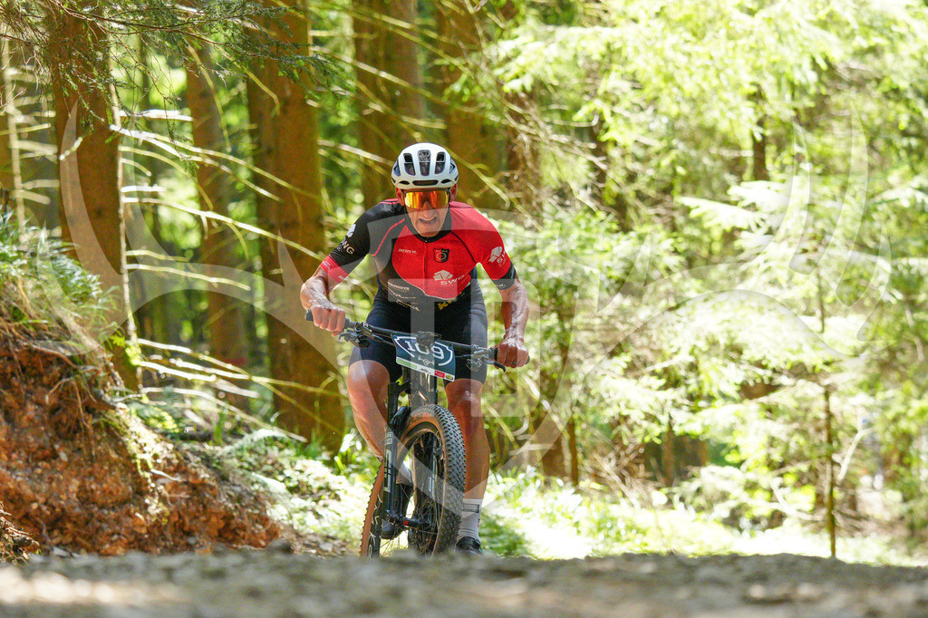 FC604194 | Fotogalerie der Treibjagd im Dunkelwald - Dein MTB Etappenrennen im Erzgebirge - Realisiert mit Pictrs.com