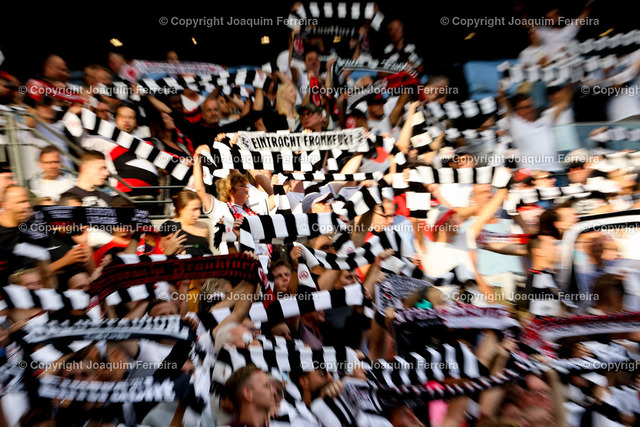 sgevsrblei_2127 | 03.09.2022 xjfx  Fussball 1.Bundesliga Eintracht Frankfurt - RB Leibzig emspor,  v.l.,  Eintracht Frankfurt Fans,Stimmung, Schals, Trikots, Emotionen




(DFL/DFB REGULATIONS PROHIBIT ANY USE OF PHOTOGRAPHS as IMAGE SEQUENCES and/or QUASI-VIDEO) - Realisiert mit Pictrs.com
