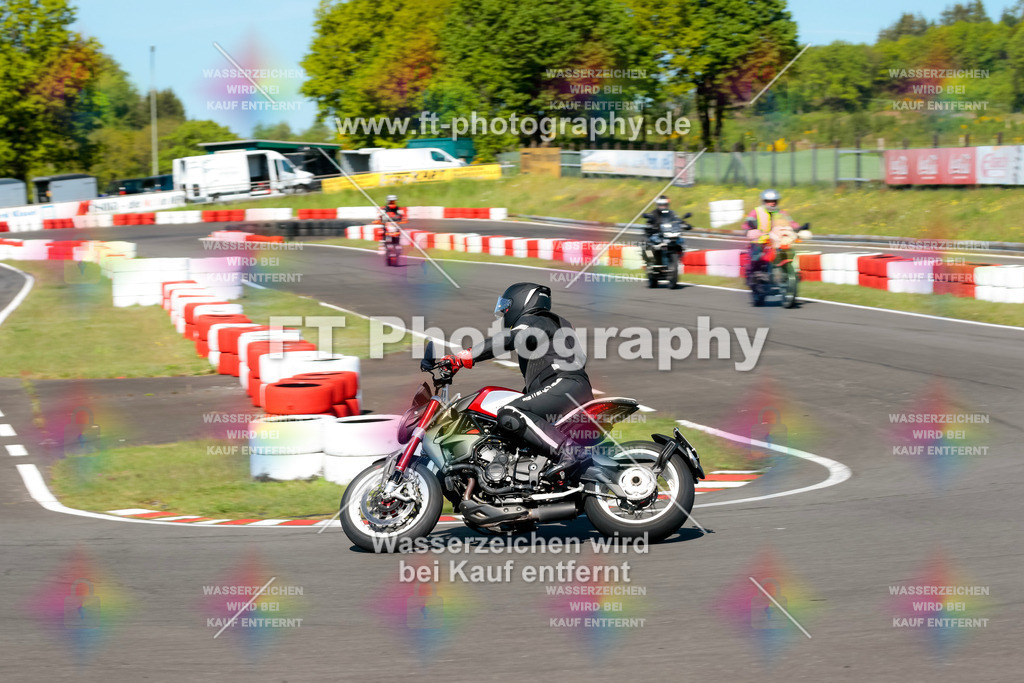 Moto-TeamOBK-21737 | Hier findet Ihr Bilder von Touristenfahrten auf der Nürburgring Nordschleife oder von anderen Veranstaltungen die ich besucht habe. Viel Spass beim Durch Schauen 