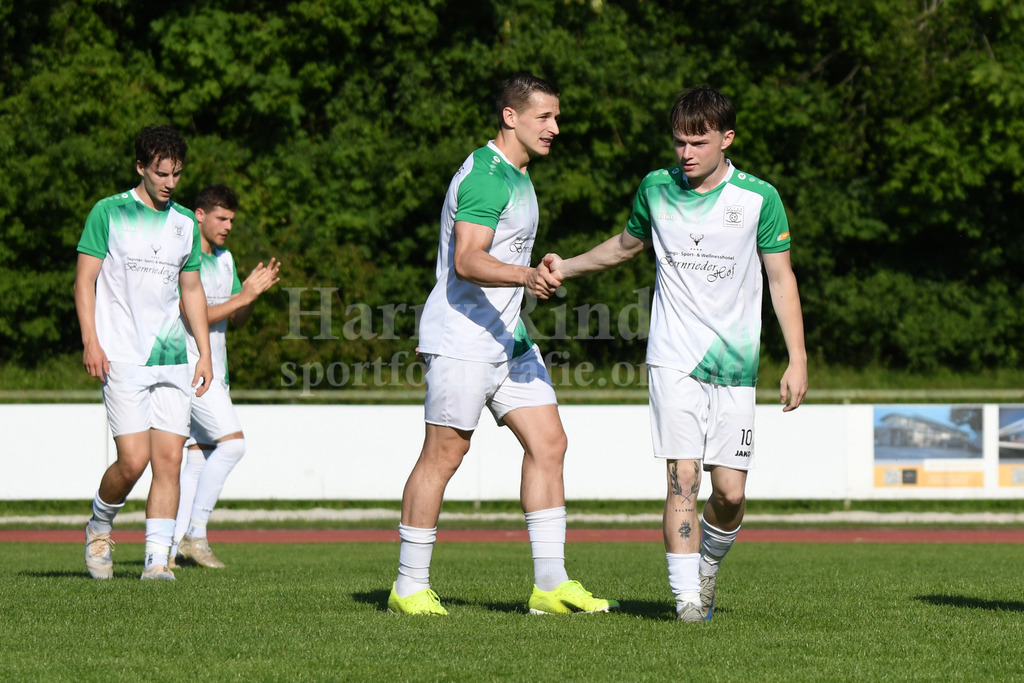 SpVgg GW Deggendorf : TSV Oberschneiding | Testspiel 20.06.2026Torschützen für Deggendorf re. Laurin Hübscher (SpVgg GW Deggendorf #10) mit #Doppeltorschütze Roman Artemuk(SpVgg GW Deggendorf #7) - Realisiert mit Pictrs.com