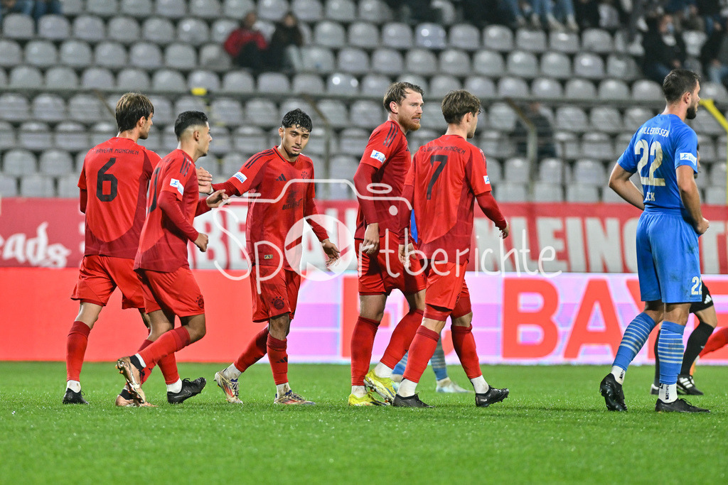 FC Bayern Amateure - FV Illertissen | Jubel der Amateure nach dem Treffer zum 3-2 durch Steve BREITKREUZ (FC Bayern München II #5) / Freude / Happy / tor / torschuezte