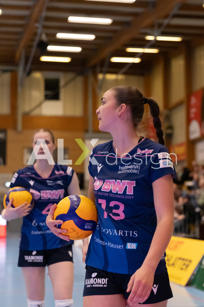 Volleyball I Frauen I Saison 2025-2026 I Volleyball NLA | Women I 1/2 Finals I  VC Kanti Schaffhausen - Sm'Aesch Pfeffingen I 18.03.2026 | 13 Anouk Locher (CH) (Sm'Aesch Pfeffingen) – Diagonalangriff - Realisiert mit Pictrs.com