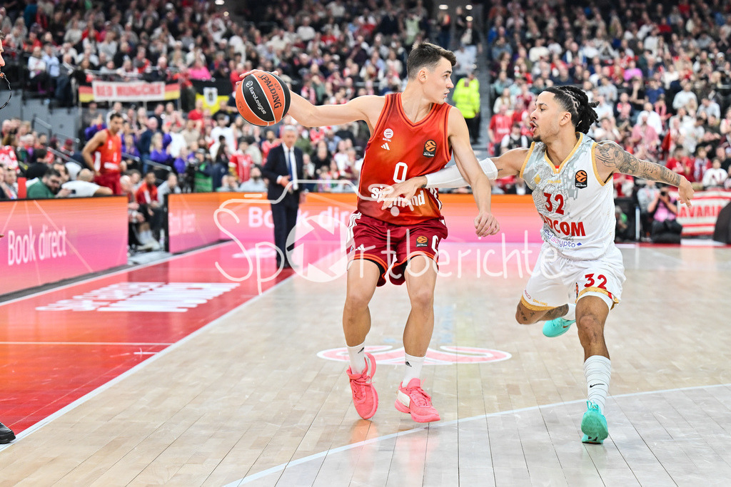 FC Bayern Basketball - AS Monaco Basket | MUNICH, GERMANY - 05. FEBRUARY: im Duell Neno DIMITRIJVIC (FC Bayern Basketball 0) und Matthew STRAZEL (AS Monaco Basket 32) während dem Match zwischen dem FC Bayern Basketball und dem AS Monaco Basket am 27. Spieltag der EuroLeague im SAP GARDEN