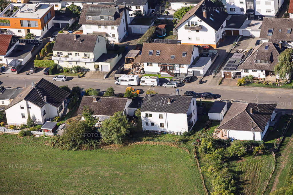 Luftbild: Ortsansicht im Ortsteil Sickenhofen in Babenhausen im Bundesland Hessen in Deutschland. – Foto: IMG_159346.jpg vom 22.09.2026 durch Werner Riehm/FLY-FOTO.de – Auflösung des Originals: 6000 x 4000 px