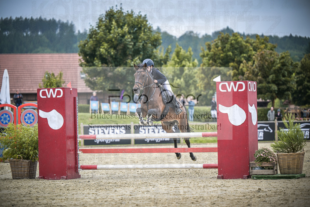 DOS_2074 | Entdecke hochwertige Reitturnierfotos von Foto Oger. Professionell, emotional und authentisch – jetzt Lieblingsmomente im Shop bestellen.Deutschlandweite Turnierfotografie. - Realisiert mit Pictrs.com