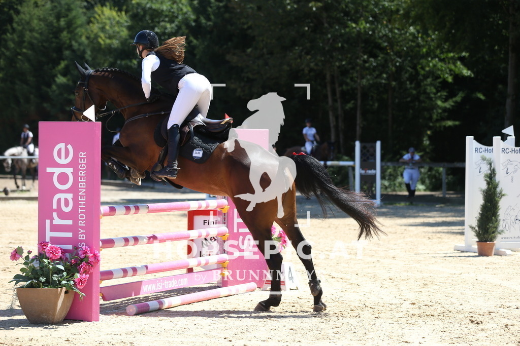 DL2Q9122 | Willkommen bei Brunnmayr - Design & Fotografie – Ihrem Spezialisten für Reitturniere und Pferdeveranstaltungen in Oberösterreich, Salzburg und Bayern! Seit über 17 Jahren sind wir leidenschaftlich dabei.