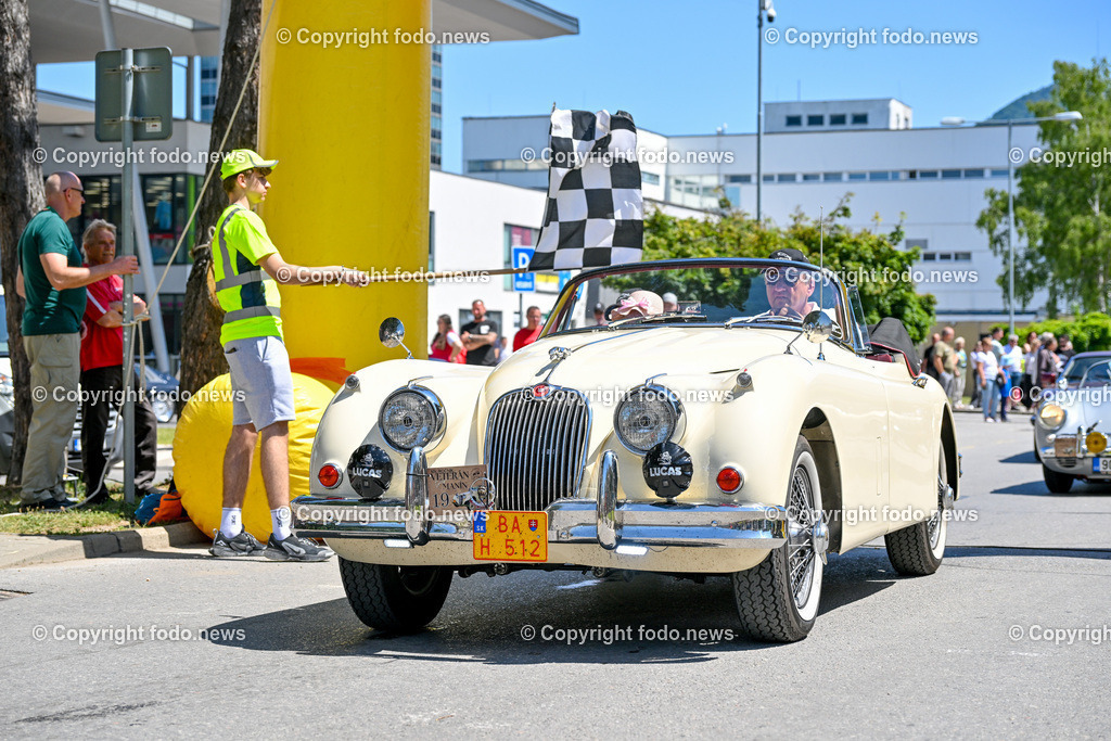 Slowakei_ Povazska Bystrica_ Veteran Tour Manin_ 14.06.2025-203 | 14.06.2025, Slowakei, SVK, Trenciansky kraj, Povazska Bystrica, im Bild Oldtimer Klub, Historische Fahrzeuge, Veteran Tour Manin, Auto, Alt, Besucher, Menschen, Feature, Symbolbild