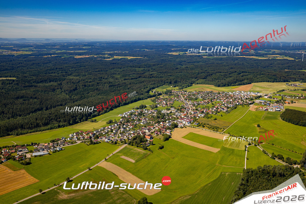 Das Luftbild zeigt :  Rosenberg - Die Luftaufnahme wurde 2024 vom UL-Flugzeug aus erstellt ( keine Drohne ) - Hochauflösende Luftaufnahme - Für grossformatige Ausdrucke geeignet. Die Geschenkidee !Mit Lizenz und Bildrechte bestellbar