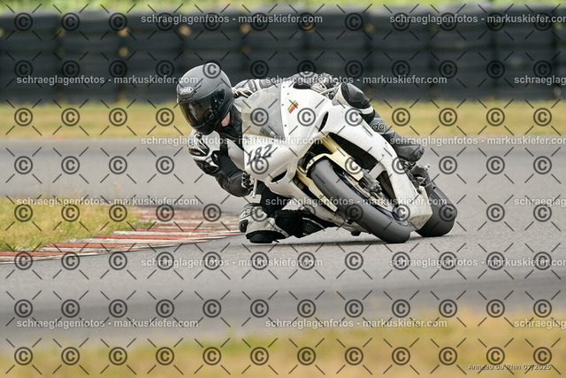 25bt05-1295 | markuskiefer.com - Realisiert mit Pictrs.com