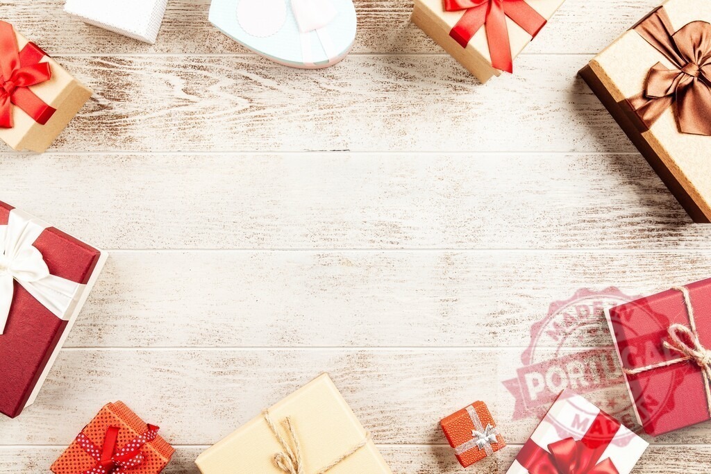 Colorful gift boxes with ribbons lying on white wooden table | Gift boxes with colorful ribbons are lying on a white wooden table creating a frame with copy space - Realized with Pictrs.com