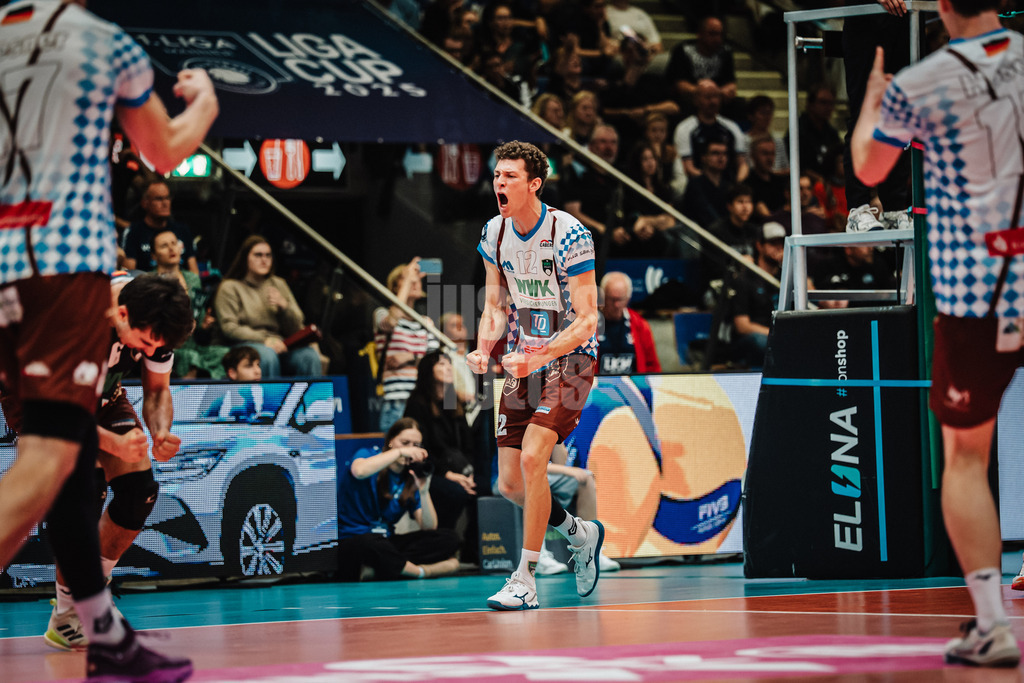 Volleyball | Herren | Saison 2025/2026 | Volleyball Ligacup | VfB Friedrichshafen vs. WWK Volleys Herrsching | 12.10.2024 | Laurenz Welsch (#12, WWK Volleys Herrsching) jubelt