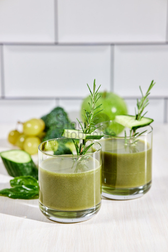 Green_Smoothie_Gurke_Apfel 2 | Stockfotos, Picsomania, MGM-Services, Michael Gerlach, Auftragsbilder, Auftragsarbeiten, Workshops, Shooting, Reisefotografie, Produktfotografie, Foodfotografie, Hochzeitsfotografie, Saarland, Fotografin, Fotograf, Hochzeitsbilder, Saarlouis, Hundeshootin