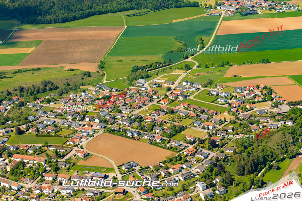 Das Luftbild zeigt :  Altmannstein - Die Luftaufnahme wurde 2024 vom UL-Flugzeug aus erstellt ( keine Drohne ) - Hochauflösende Luftaufnahme - Für grossformatige Ausdrucke geeignet. Die Geschenkidee !Mit Lizenz und Bildrechte bestellbar