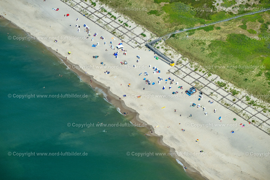 Sylt_Hörnum_Strand_Aussichtspunkt_Kressenjacobstal_ELS_59130825 | HöRNUM (SYLT) 13.08.2025 Sandstrand- Landschaft entlang des Küsten- Verlaufes " Kressen-Jacobs-Tal " in Hörnum (Sylt) auf der Insel Sylt im Bundesland Schleswig-Holstein, Deutschland. // Beach landscape along the " Kressen-Jacobs-Tal " in Hoernum (Sylt) at the island Sylt in the state Schleswig-Holstein, Germany. Foto: Martin Elsen