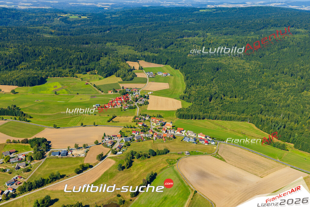 Luftaufnahme von Waldkirch Georgenberg Bild- Das Luftbild wurde 2025 vom UL-Flugzeug heraus erstellt ( keine Drohne ) - Hochauflösende Luftaufnahme -Nicht vergleichbar mit Google Maps oder Satelittenbilder- Die Geschenkidee !Mit Lizenz und Bildrechte bestellbar
