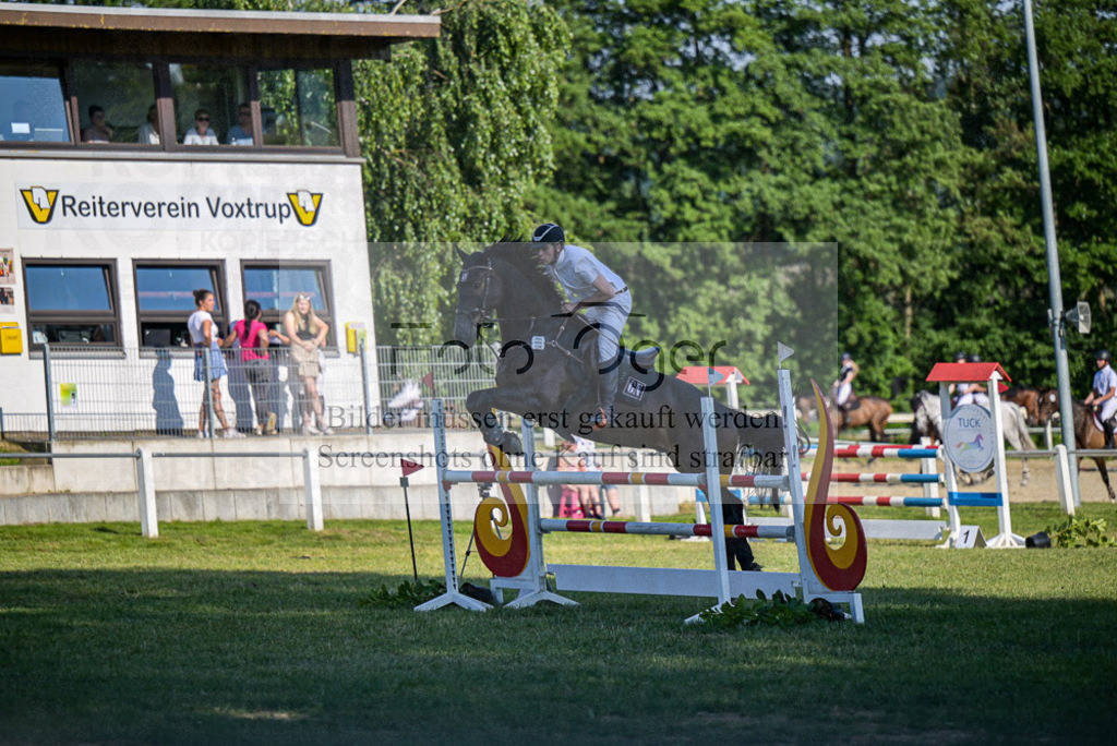 Reitturnier Voxtrup | Entdecke hochwertige Reitturnierfotos von Foto Oger. Professionell, emotional und authentisch – jetzt Lieblingsmomente im Shop bestellen.Deutschlandweite Turnierfotografie. - Realisiert mit Pictrs.com
