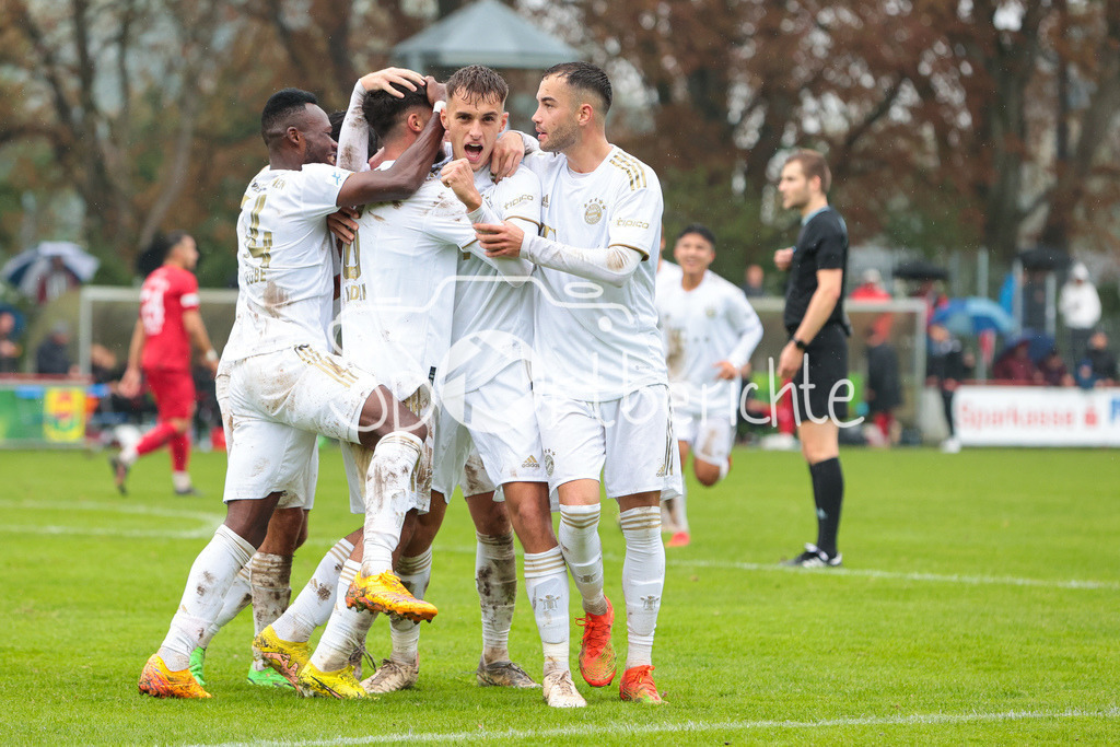 TSV Rain - FC Bayern Amateure | Großer Jubel nach dem Treffer zum 0-3 durch Justin JANITZEK (FCB #15)