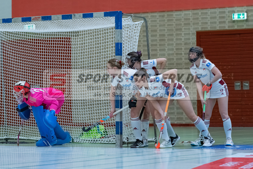 HK_20230122_103045 | 1. Bundesliga ( Halle ) Damen Crefelder HTC - Rot-Weiss Köln am 22.1.2023 Crefelder HTC  ( CHTC ) Halle Glockenspitz , Krefeld , Lisa Höllriegl ( Torfrau Rot-Weiss Köln #23 )