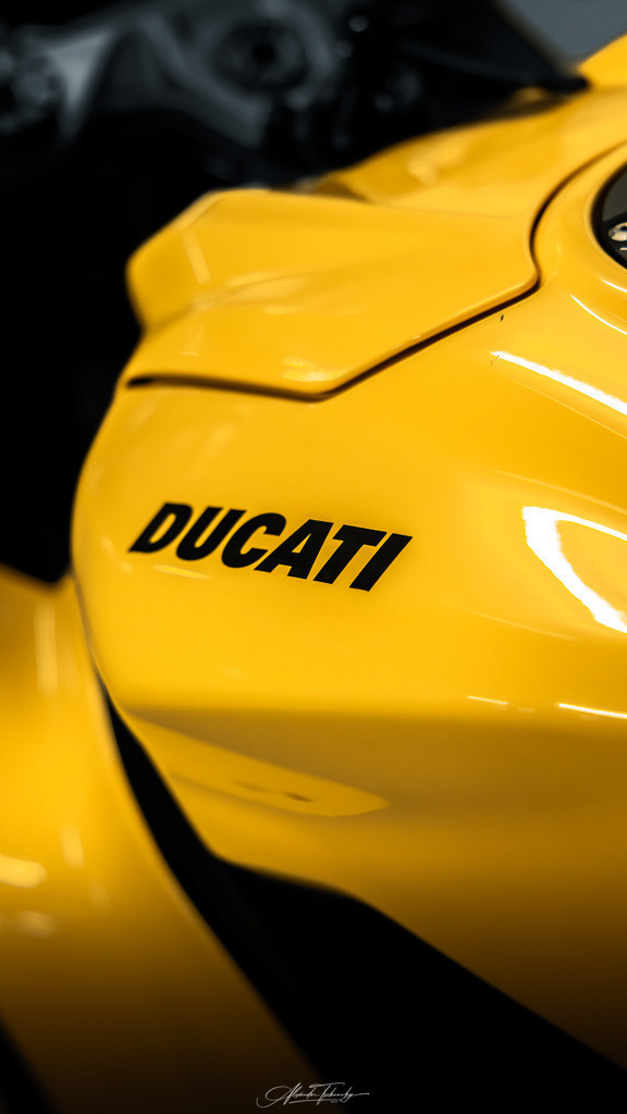 Ducati Panigake V2S | Entdecken Sie die faszinierende Welt von Alexander Tschuncky Arts: Kreative Fotografie, atemberaubende Automobilkunst und hochwertiger Bilderdruck. Lassen Sie sich inspirieren! - Realisiert mit Pictrs.com