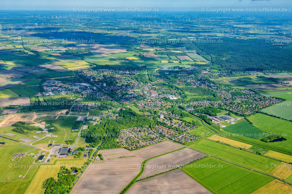 Leck_ELS_0435300523 | LECK 10.06.2023 Ortsansicht der Straßen und Häuser der Wohngebiete in Leck im Bundesland Schleswig-Holstein, Deutschland. // Town View of the streets and houses of the residential areas in Leck in the state Schleswig-Holstein, Germany. Foto: Martin Elsen