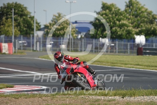 2025_05_12_PBK_13189 | Sportfotografie; SlowMotion; Video; Rennstrecke; Hafeneger; Speer; Racing; RSE; BMW; CBO; Trackday; Motorsportarena; Hockenheimring; Brno; Most; Barcelona; Valencia