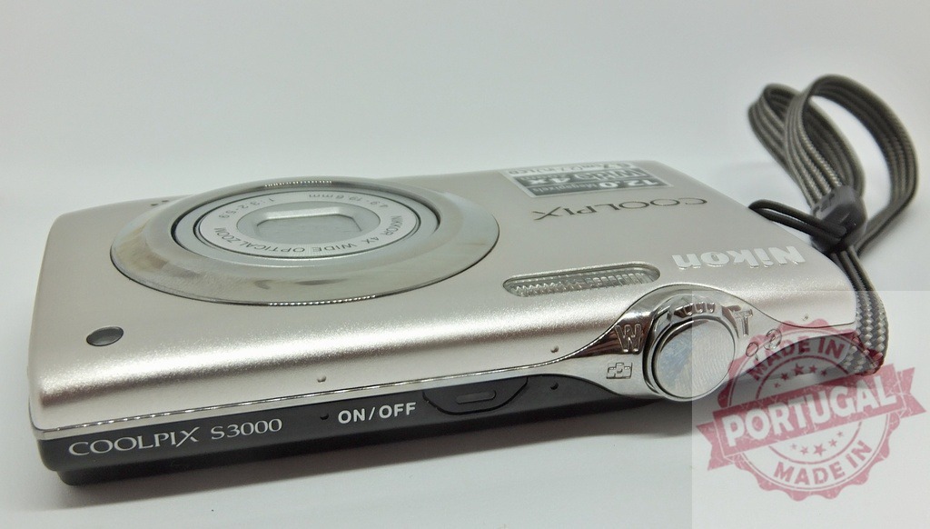 Nikon COOLPIX S3000 digital point and shoot camera | Silver Nikon COOLPIX S3000 compact digital camera showing design and controls - Realized with Pictrs.com