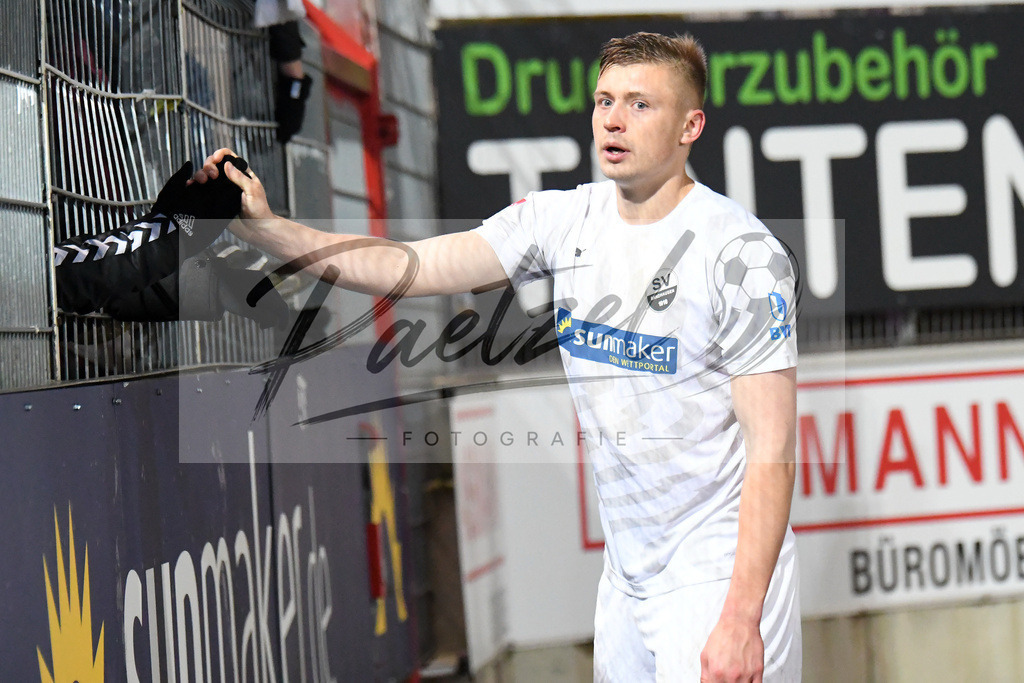 20200129_OSNSVS_0081JPG | Fußball, Herren: Aleksandr Zhirov (SV Sandhausen) schaut beim Spiel der 2. Bundesliga zwischen VfL Osnabrück vs. SV Sandhausen am 29.01.2020 im Stadion an der Bremer Brücke in Osnabrück, Deutschland.(Foto von Nico Paetzel) - Realisiert mit Pictrs.com