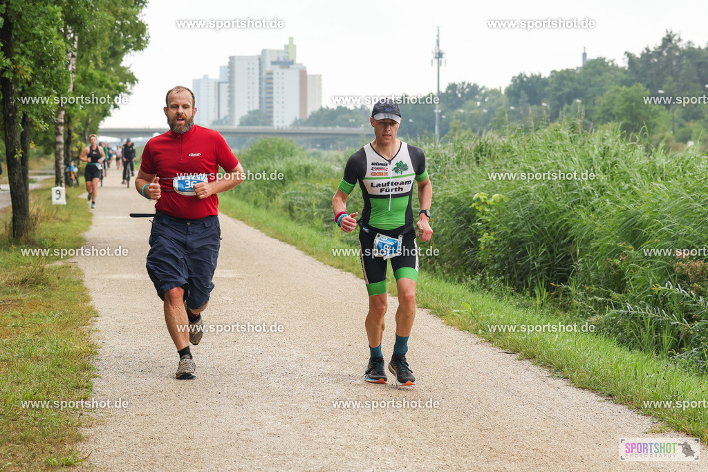 LUR_1778 | 34. M-net Erlanger Triathlon 2025 #erlangertriathlon  #mnettriathlon2025 #mnettriathlon #team #olympischedistanz #mitteldistanz #triathlon #maindonaukanal  #erlangertriathlon2025 #yourpictrs #tv1848 #tv1848erlangen  #triathlonbayern #sportinerlangen #demsportverbunden #sportshot_your_pictrs Copyright: www.sportshot.de