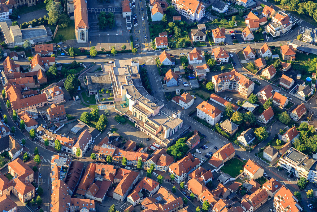 Vue aérienne: Centre médical de la rue des Prémontres à Hagenau dans le département Bas Rhin, France – .Photo: IMG_115480.jpg prise le 16/06/2019 par Werner Riehm/FLY-FOTO.eu – Résolution de l'original: 5085 x 3390 px