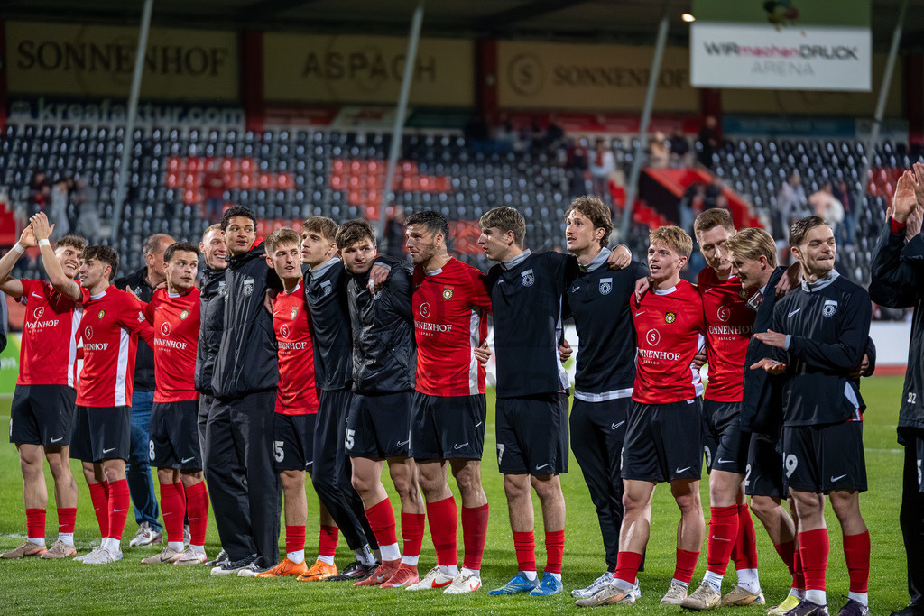 SG Sonnenhof Großaspach vs. SGV Freiberg, Fussball, Regionalliga Suedwest, 30. Spieltag, 22.04.2026 | SG Sonnenhof bedankt sich bei den Fans,SG Sonnenhof Großaspach vs. SGV Freiberg, Fussball, Regionalliga Suedwest, 30. Spieltag, 22.04.2026