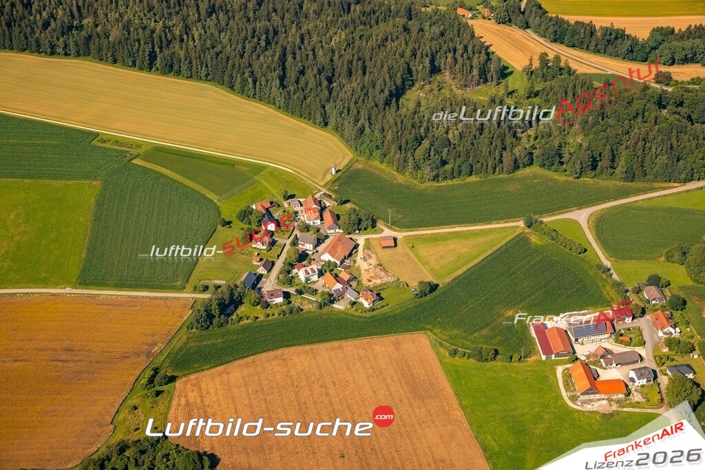 Das Luftbild zeigt : Reitelshofen Lauterhofen - Die Luftaufnahme wurde 2024 vom UL-Flugzeug aus erstellt ( keine Drohne ) - Hochauflösende Luftaufnahme - Für grossformatige Ausdrucke geeignet. Die Geschenkidee !Mit Lizenz und Bildrechte bestellbar