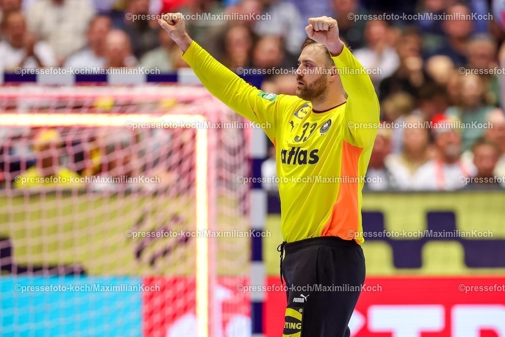 EHF15012602164 | 15.01.2026, Handball, Men's EHF EURO 2026, Deutschland - Österreich, Jyske Bank Boxen in Herning, Dänemark, Preliminary Round:  Andreas Wolff (Germany #33) jubelnd