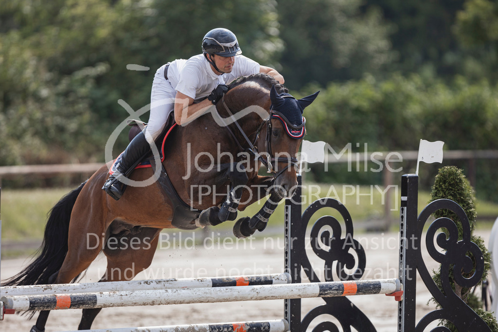 240627_LüPfSpTa_SprPf-M-219 | Deine schönsten Turniermomente als professionelle Fotos! Entdecke hochwertige Pferdesport-Fotografie im Online-Shop. Jetzt Fotos finden & bestellen!