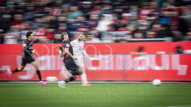 German Bundesliga, Bayer 04 Leverkusen vs. FC Bayern München, 14.03.2026 | LEVERKUSEN, GERMANY - MARCH 14:  Konrad Laimer (FC Bayern Muenchen, 27), Robert Andrich (Bayer 04 Leverkusen, 8) during the German Bundesliga match on gameday 26 between Bayer 04 Leverkusen vs. FC Bayern München at BayArena on March 14, 2026 in Leverkusen, Germany. DFL REGULATIONS PROHIBIT ANY USE OF PHOTOGRAPHS AS IMAGE SEQUENCES AND/OR QUASI-VIDEO.