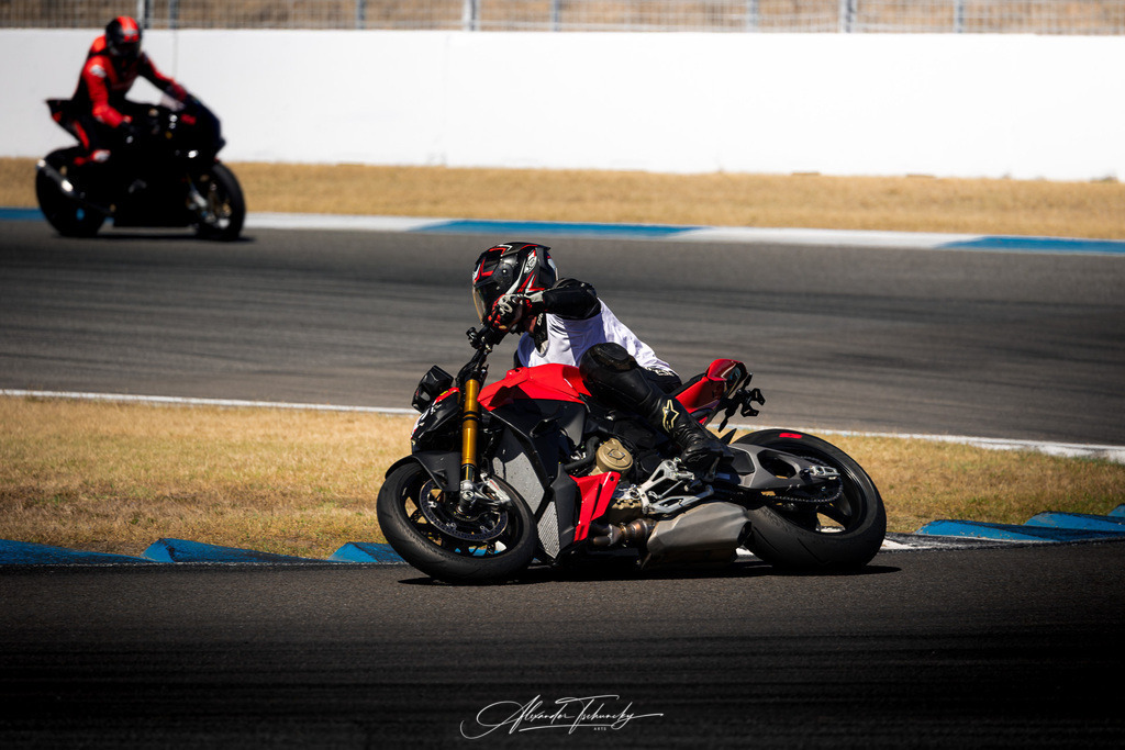 Ducati Trackday Hockenheimring 2026 | Entdecken Sie die faszinierende Welt von Alexander Tschuncky Arts: Kreative Fotografie, atemberaubende Automobilkunst und hochwertiger Bilderdruck. Lassen Sie sich inspirieren! - Realisiert mit Pictrs.com
