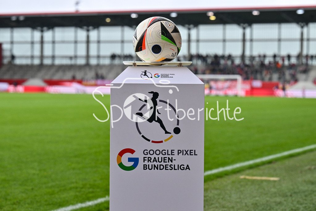 FC Bayern München Frauen - TSG 1899 Hoffenheim Frauen | im Bild der Spielball der google Pixel Frauen Bundesliga vor der Partie in Muenchen / Symbobild / Frauen Bundesliga: FC Bayern München Frauen - 1. FC Köln Frauen, FC Bayern Campus am 05.10.2024