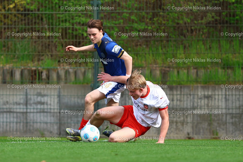 NH_HolsteinKielU19_1FCHeidenheimU19_DFBNachwuchsliga_18042026 | #16 Jonas Ahrens (Holstein Kiel U19), #5 Maximilian Vogel (1. FC Heidenheim U19)Fußball I Herren I U19 DFB-Nachwuchsliga Hauptrunde Liga A, Gruppe B I Saison 2025-2026 I 9. Spieltag I Holstein Kiel U19 - 1. FC Heidenheim U19 I 18.04..2026 I Citti-Fußball-Park