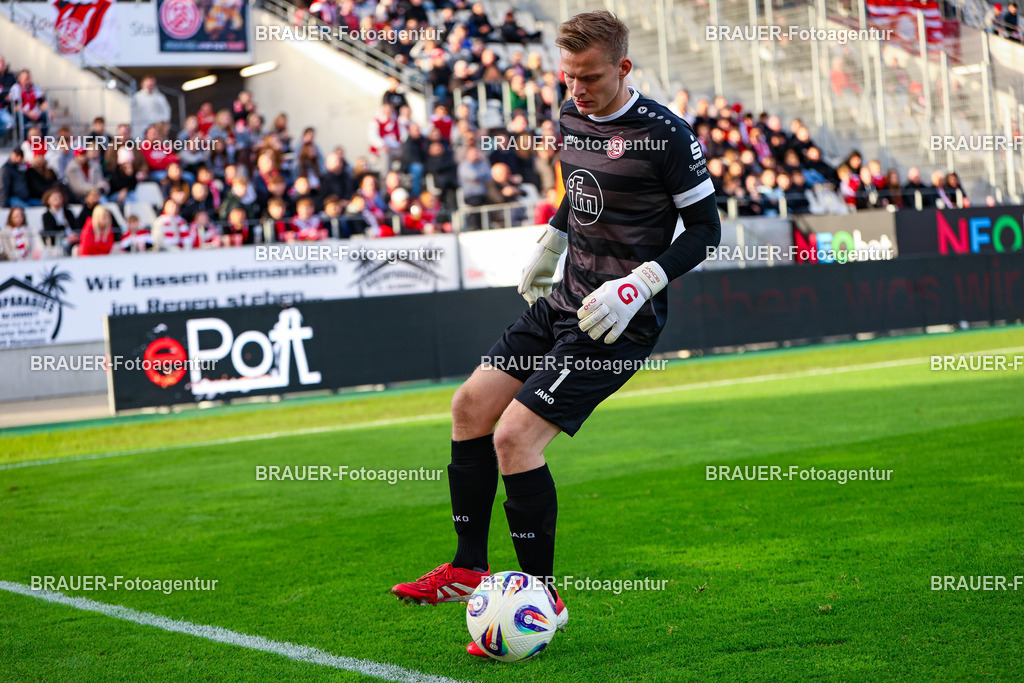 Rot-Weiss Essen - Viktoria Köln - 3.Liga | Essen, Deutschland, 18.10.2025Jakob Golz  (Rot-Weiss Essen) Einzelaktion während des 3.Liga Spiels zwischen Rot-Weiss Essen- Viktoria Köln im Stadion an der Hafenstraße am 01.08.2025 in Essen. (Foto von Timo Bluhmki-Schmidt/ Brauer Fotoagentur