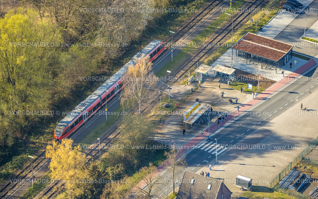 Selm250404574 | Luftbild,  Bahnhof Bork, S-Bahn und Bahnsteig, Bork, Selm, Münsterland, Nordrhein-Westfalen, Deutschland