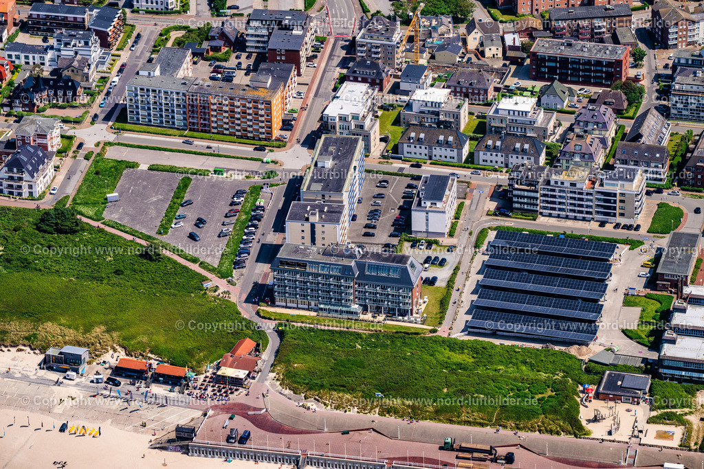 Sylt_Westerland_Wyn_Strandhotel_Sylt_ELS_4737130625 | SYLT 13.06.2025 Küsten- Landschaft am Sandstrand und Tetrapoden Küstenschutz im Ortsteil Westerland in Sylt auf der Insel Sylt im Bundesland Schleswig-Holstein, Deutschland. // Coastline on the sandy beach of Tetrapoden Kuestenschutz in the district Westerland in Sylt on Island Sylt in the state Schleswig-Holstein, Germany. Foto: Martin Elsen