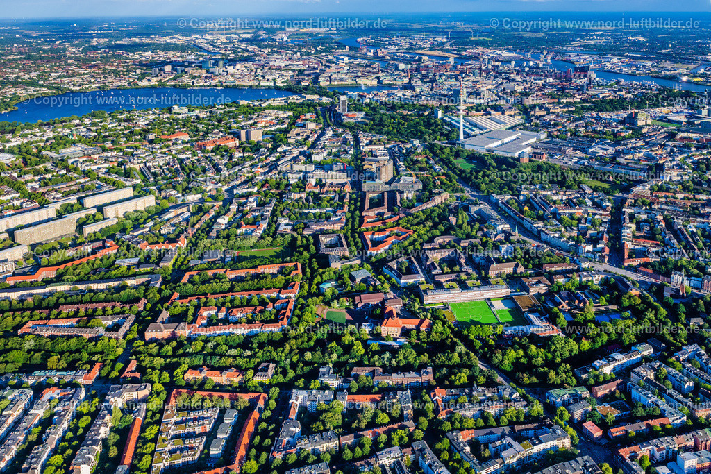 Hamburg_Rothenbaum_ELS_2562090823 | HAMBURG 09.08.2023 Innenstadtbereich am Mittelweg - Rothenbaumchaussee im Stadtgebiet im Ortsteil Harvestehude in Hamburg, Deutschland. // District on Mittelweg - Rothenbaumchaussee in the city in the district Harvestehude in Hamburg, Germany. Foto: Martin Elsen