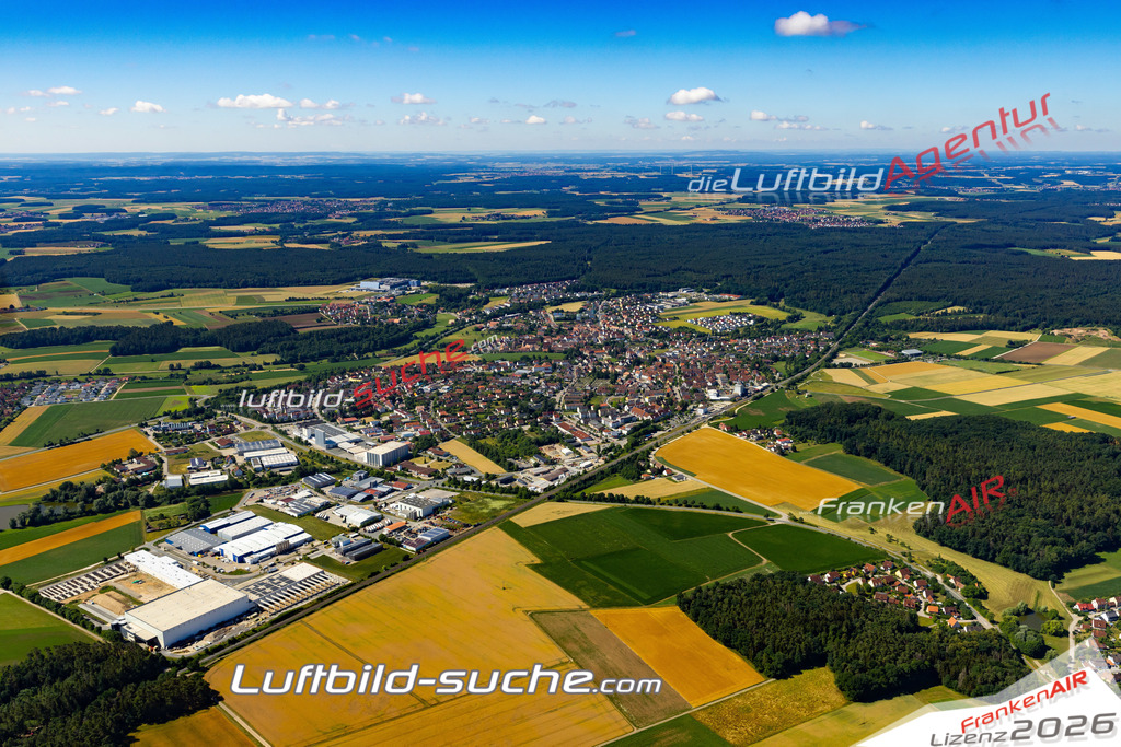 Aktuelles Luftbild von  Heilsbronn - Die Luftaufnahme wurde 2022 mittels UL-Flugzeug erstellt ( keine Drohne ) - hochauflösende Kamera-Systeme von  Canon -Beste Qualität - Für grossformatige Ausdrucke geeignet. Die Geschenkidee !