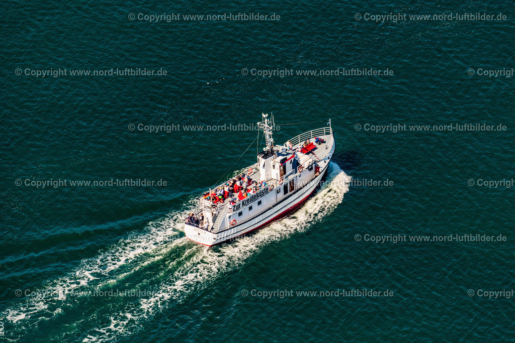 Sassnitz_MS_Jan_Cux_Angel_und_Ausflugsschifffahrt_Rügen_Gmbh_ELS_5468100822 | SASSNITZ 10.08.2022 Fahrt des Passagier- und Fahrgast- Schiff JAN CUX in Sassnitz an der Ostseeküste im Bundesland Mecklenburg-Vorpommern, Deutschland. Weiterführende Informationen bei: Angel- und Ausflugsschifffahrt Rügen GmbH. // Passenger ship JAN CUX in Sassnitz at the baltic sea coast in the state Mecklenburg - Western Pomerania, Germany. Further information at: Angel- und Ausflugsschifffahrt Ruegen GmbH. Foto: Martin Elsen