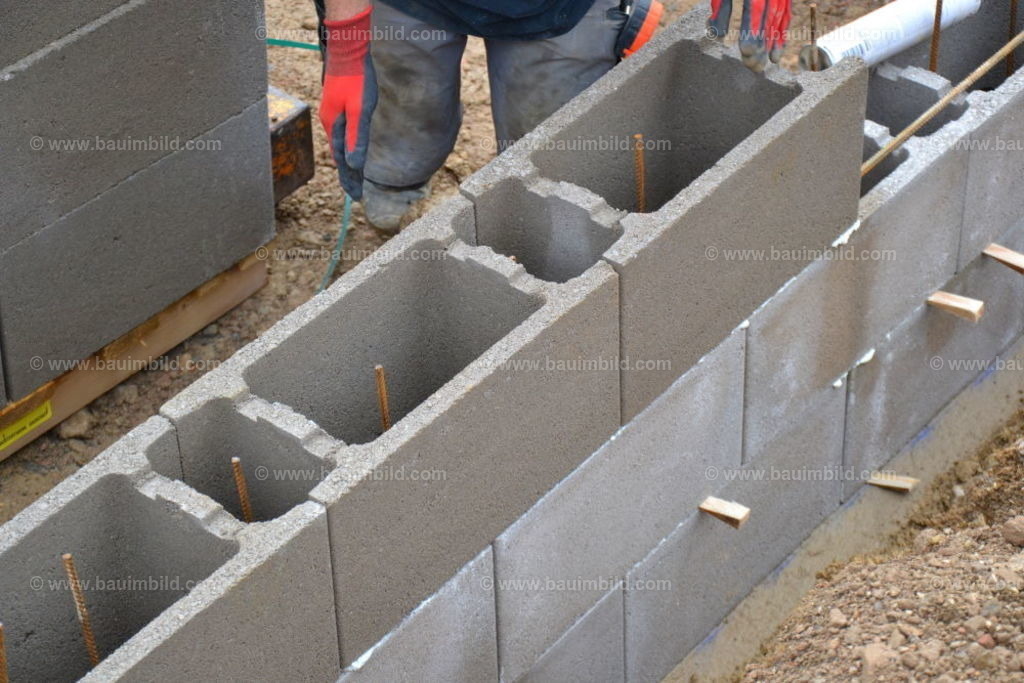 bib-lg07-mauerarbeiten-0082 | Nach LV-Leistungsgruppen sortierte Detailfotos über den Bau eines Hauses. Alle Hausbau-Bilder direkt vom Urheber und Autor der Website Haus-Selber-Bauen.com