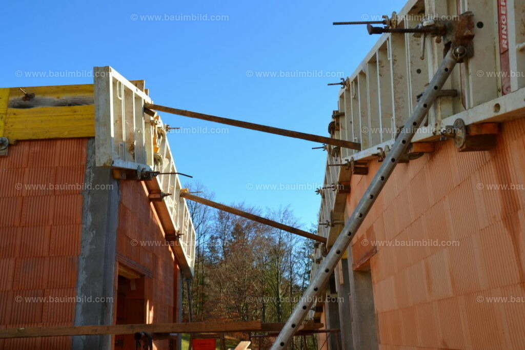 bib-lg04-sonstige-betonarbeiten-0719 | Nach LV-Leistungsgruppen sortierte Detailfotos über den Bau eines Hauses. Alle Hausbau-Bilder direkt vom Urheber und Autor der Website Haus-Selber-Bauen.com